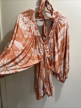 Kahulale’a Women’s (M) Short Jumpsuit tie in back in good condition